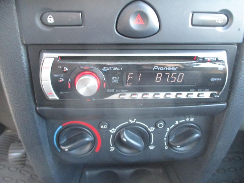 Renault Clio 1.2i ČR +sada kol - fotka 16 z 23