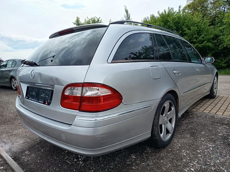 Mercedes-Benz Třídy E (2004) 3.2 165kw - fotka 14 z 40