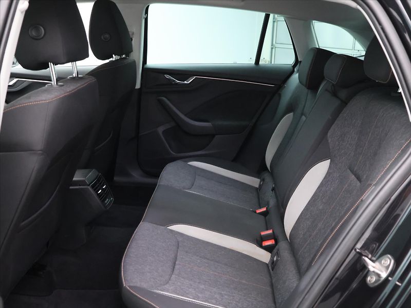 Škoda Scala 1.6 TDI  CZ Style Matrix LED - fotka 14 z 28