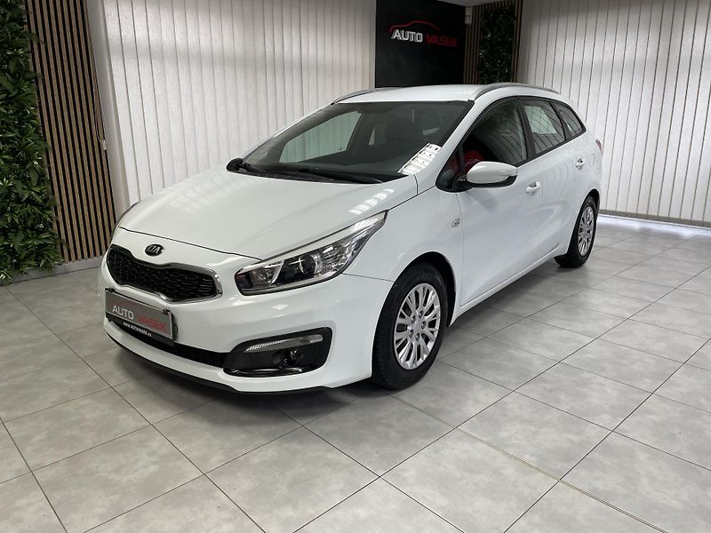 Kia Ceed 1.6 GDi ČR REZERVACE  - fotka 2 z 24