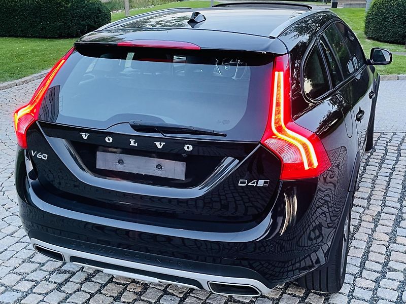 Volvo V60 2.4D4 5V AUTOMAT KAMERA TAŽNÉ - fotka 13 z 46