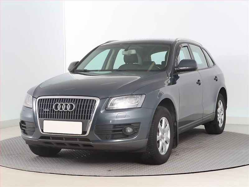 Audi Q5 (2009) 2.0 TDI, 4X4, Serv.kniha - fotka 2 z 15
