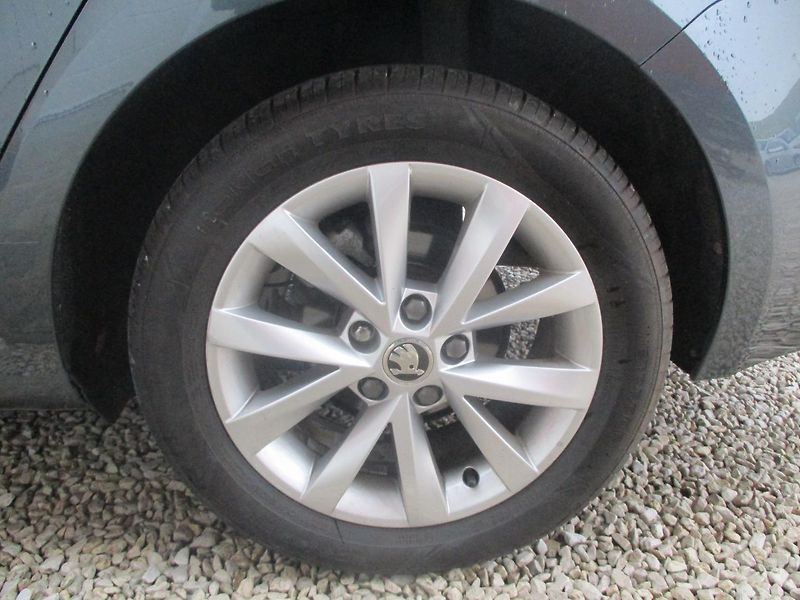 Škoda Octavia 1.6 TDi  - fotka 29 z 31