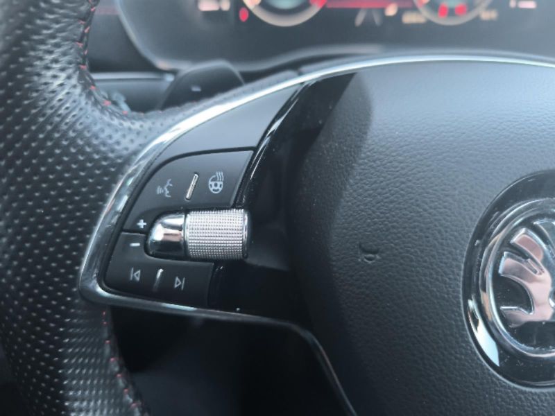 Škoda Octavia 2.0 TDi RS DSG - fotka 14 z 27