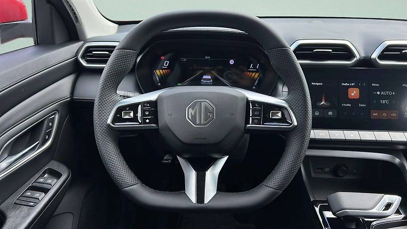 MG ZS EXCLUSIVE HYBRID+ 1.5L (145 kw - fotka 14 z 25