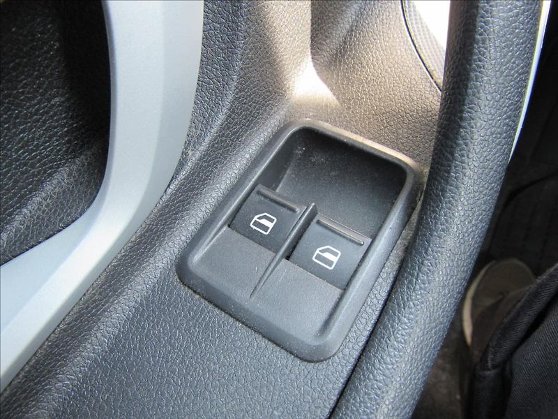Škoda Fabia 1,2 HTP 44KW Ambiente - fotka 21 z 29