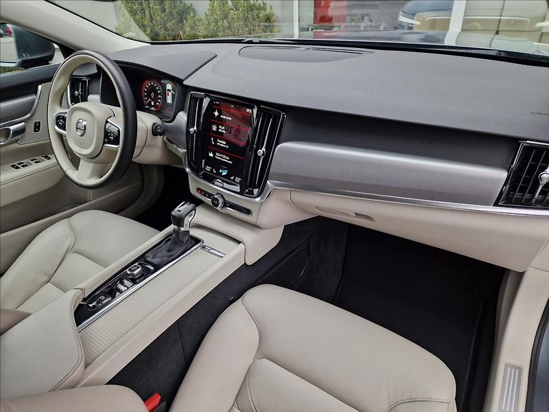 Volvo V90 2.0 D4 Momentum Pro,ČR,1.Maj. - fotka 13 z 50