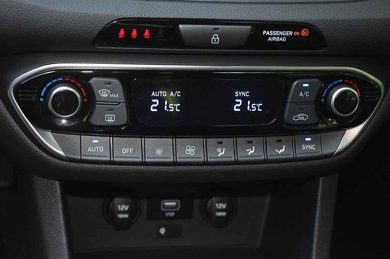Tříletý exemplář Hyundai i30 kombi může novému majiteli dobře sloužit ještě dlouhou dobu.