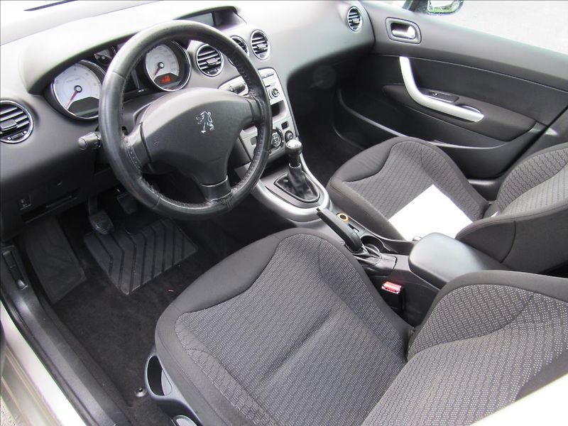 Peugeot 308 1,6 THP 110kW - fotka 9 z 28
