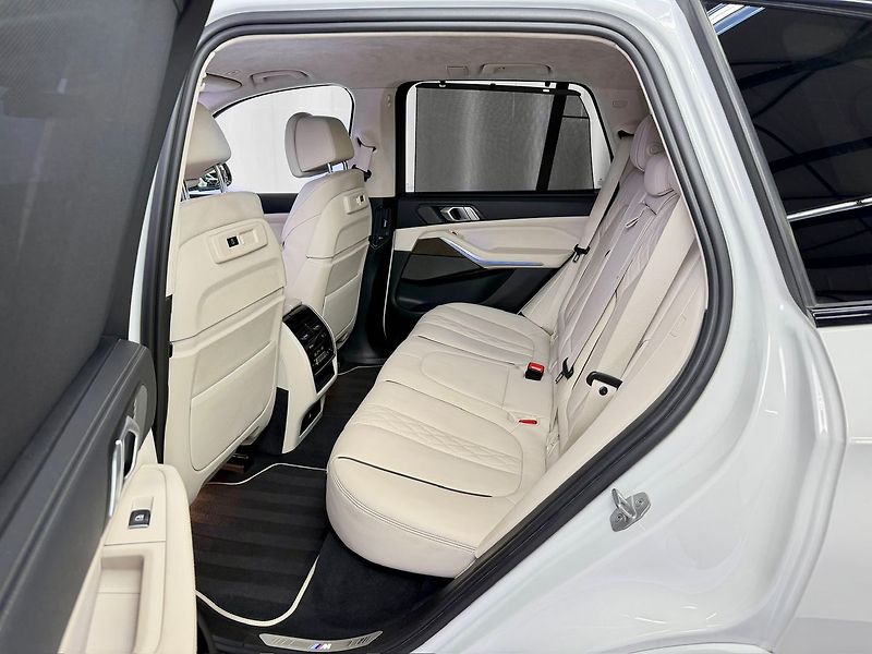 BMW X5 M50i xDrive, LASER, MASÁŽE, HE - fotka 11 z 34