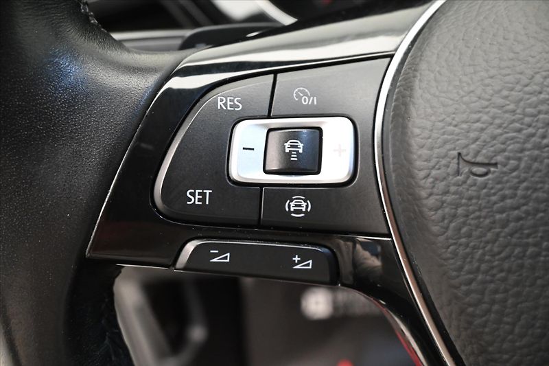 Volkswagen Touran 2,0 TDI 110 KW DSG 7 MÍST Záru - fotka 24 z 34