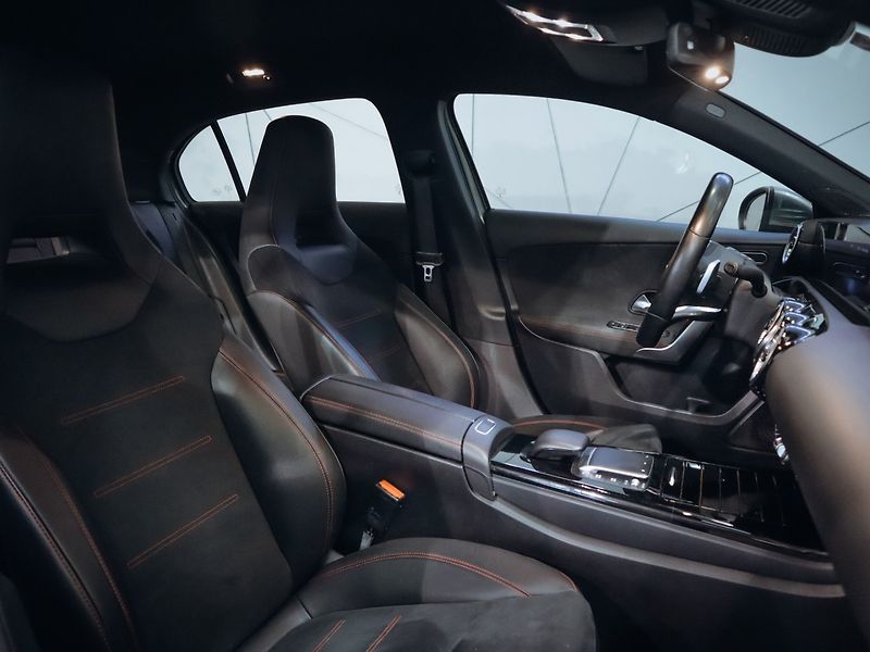 Mercedes-Benz Třídy A A 200 AMG - fotka 22 z 24