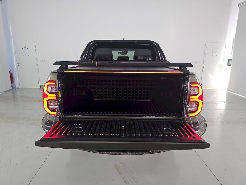 Toyota Hilux (2025) 2.8 D-4D 204k 6AT INVINCIBLE H - fotka 27 z 29