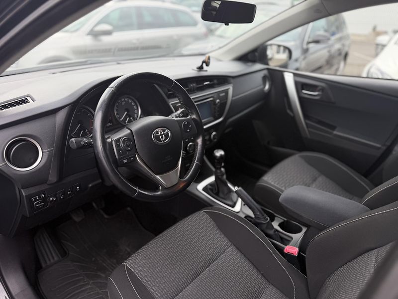 Toyota Auris 1.6i, kamera, tažné - fotka 5 z 17