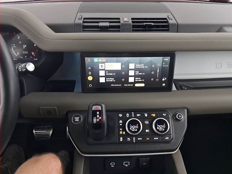 Land Rover Defender (2024) D200 AWD - fotka 12 z 20