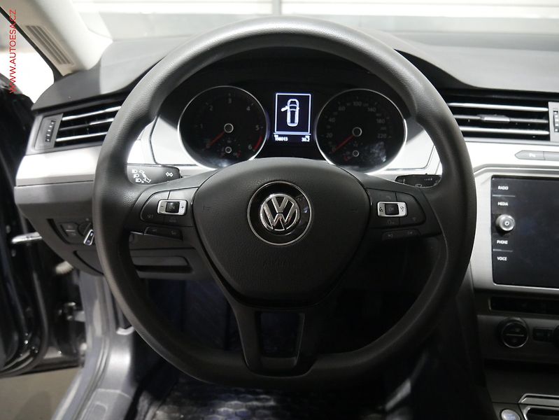 Volkswagen Passat (2018) 2.0 TDi, Trend, DSG - fotka 12 z 18