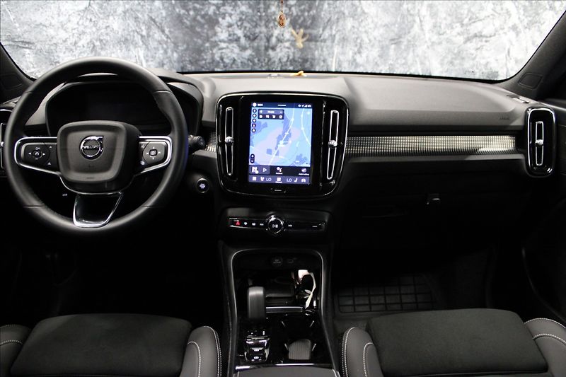 Volvo XC40 2,0 B4 Black e. ultra AT 2025 - fotka 22 z 24