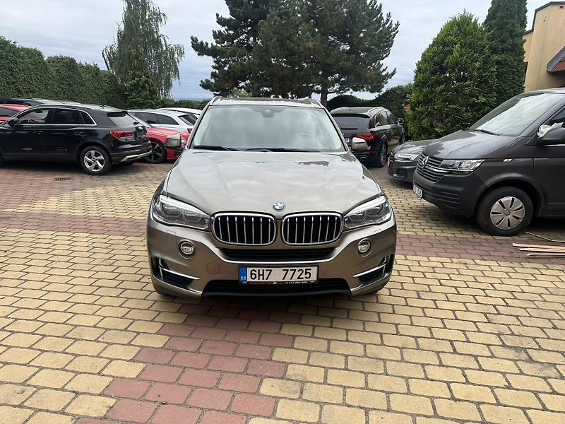 BMW X5 x DRIVE 30D - fotka 2 z 28