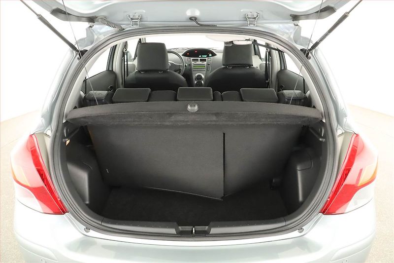 Toyota Yaris (2009) 1.0 VVT-i, ČR,1.maj - fotka 10 z 11