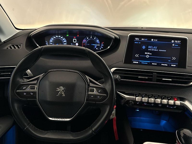 Peugeot 3008 (2018) Allure, 130k MAN6, tažné z. - fotka 9 z 33