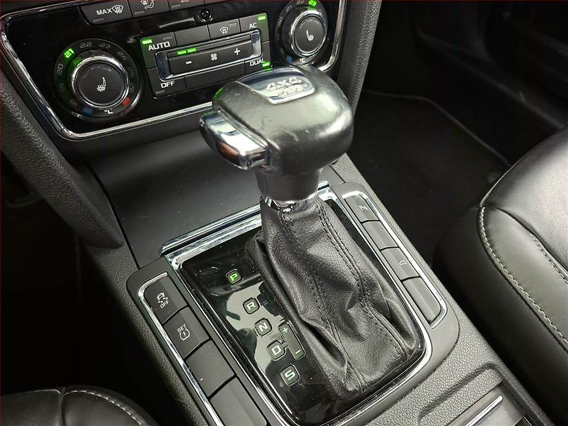 Škoda Superb (2011) Elegance 3.6 FSI V6, 4X4 - fotka 12 z 21