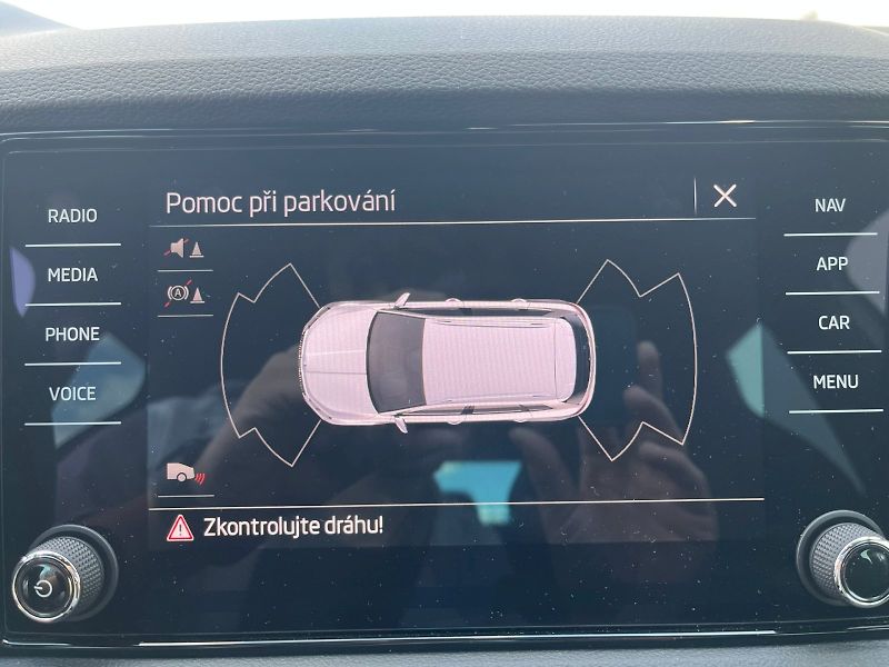 Škoda Karoq (2023) SPORTLINE TSI 1.5/110KW 6MP - fotka 34 z 35
