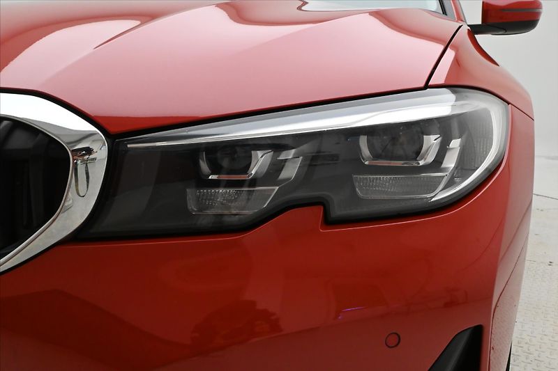 BMW Řada 3 2,0 320d 140 kW Steptronic Zár - fotka 30 z 32