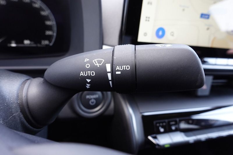 Toyota C-HR 2,0 PHEV Plug-in Style - fotka 28 z 33