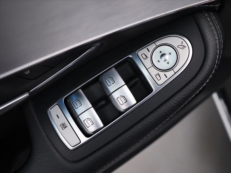 Mercedes-Benz Třídy C 1,6 BlueTec 100kW - fotka 15 z 36