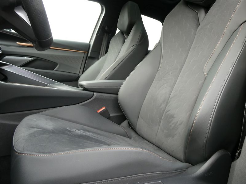 Cupra Terramar 2,0 VZ 2.0 TSi 195kW DSG 4WD - fotka 34 z 45