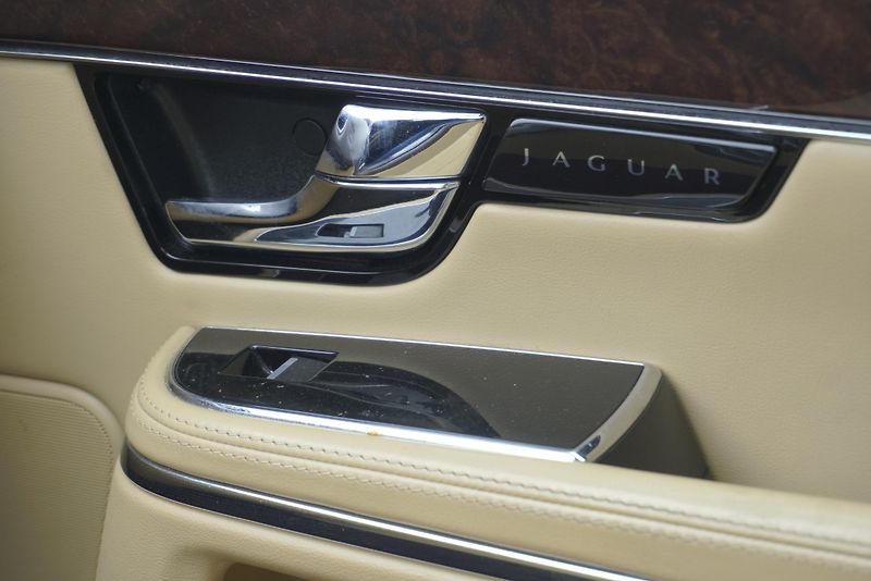 Jaguar XJ 5.0 V8 PREMIUM LUXURY - fotka 37 z 53