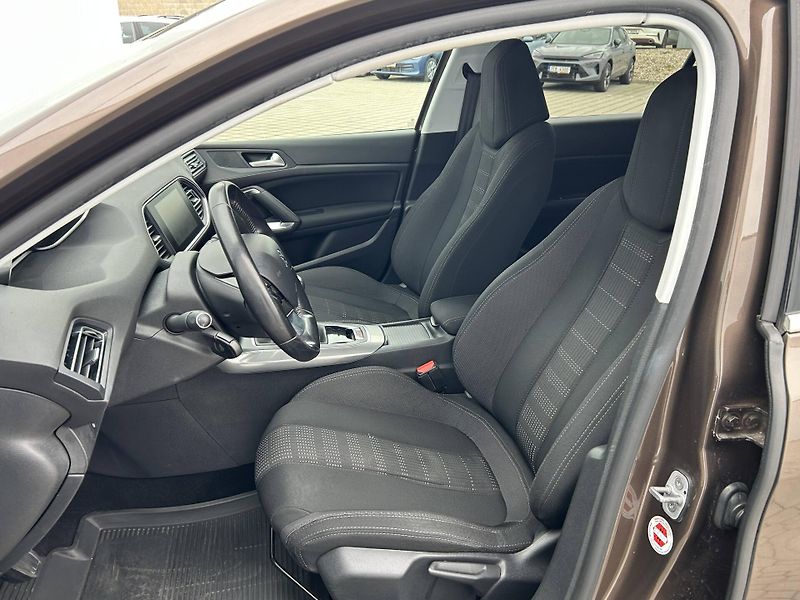 Peugeot 308 ALLURE PACK S&S MAN6 1,2 PureT - fotka 6 z 23