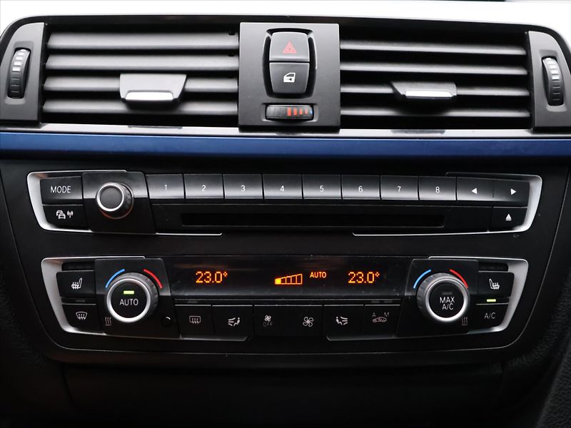 BMW Řada 3 2,0 320d 135 kW CZ M Paket - fotka 20 z 29