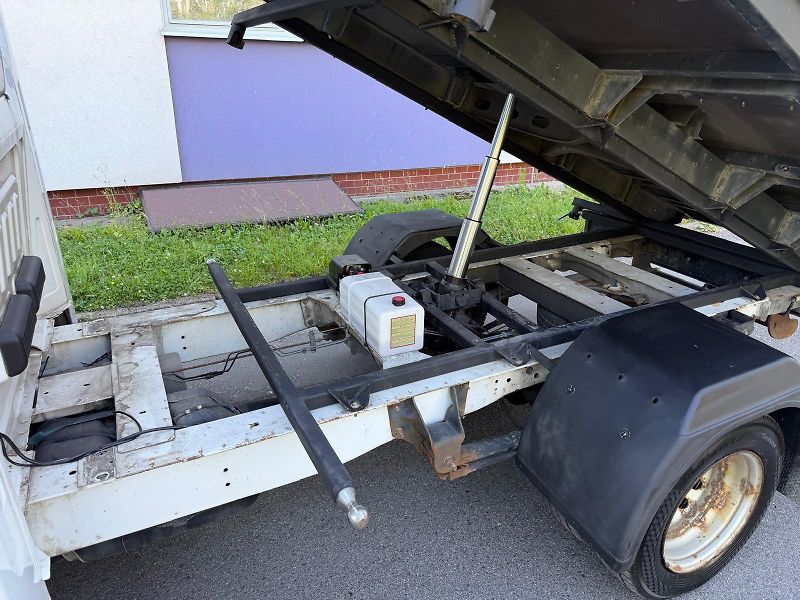 Ford Transit 2,0 TDCi / 3-sklopka / 1.maj.  - fotka 20 z 23