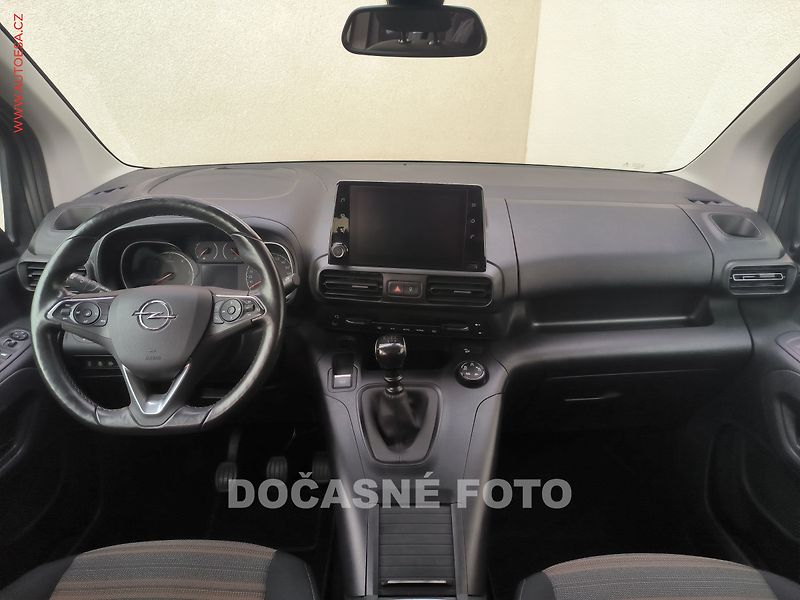 Opel Combo (2019) 1.5CDTi, Life, navi, panor - fotka 8 z 25