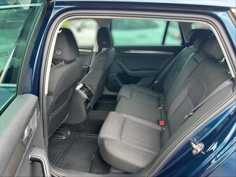 Škoda Superb 2,0 TDI 110 Style AT - fotka 8 z 11