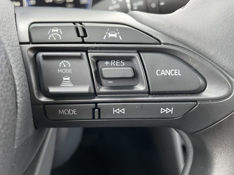 Toyota Yaris Cross 1.5 Hybrid 130k ODBĚR 10/2026 - fotka 19 z 32