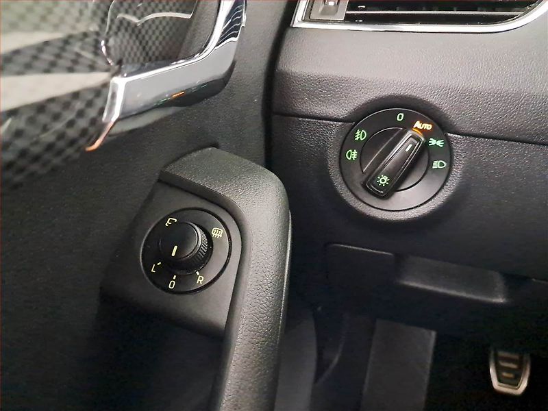 Škoda Octavia (2014) RS 2.0 TSI, Bi-Xenony - fotka 18 z 19