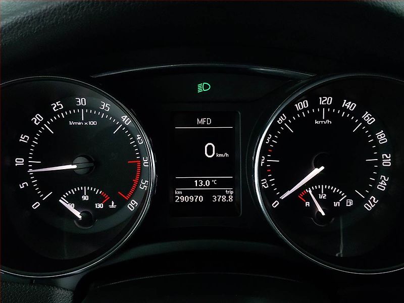 Škoda Superb (2012) Ambition 2.0 TDI, Tempomat - fotka 11 z 15