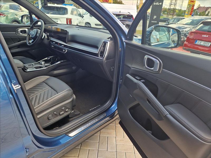 Kia Sorento (2025) 2,2  CRDI TOP + NAPPA 4X4 8DCT - fotka 15 z 18
