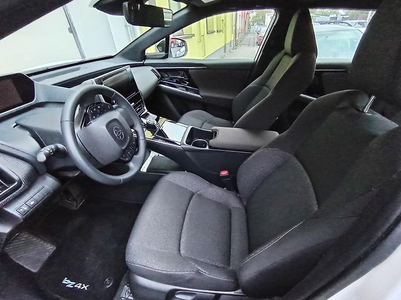 Toyota bZ4X (2024) v záruce 71,4KWh - fotka 20 z 23