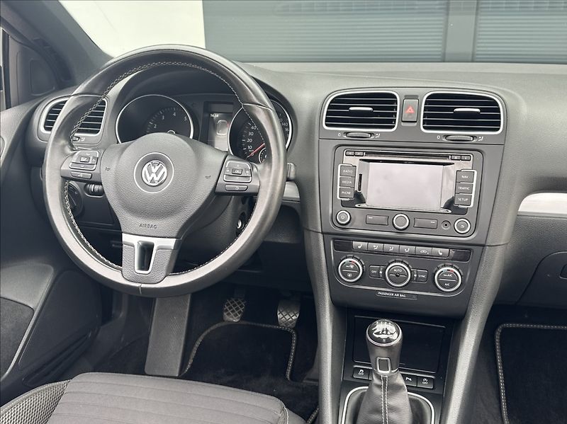 Volkswagen Golf 1,2 TSI 105PS  Cup Cabrio - fotka 24 z 48