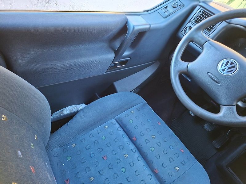 Volkswagen Caravelle (2002) 2.5TDI 111kW -7.MÍST-TAŽ.ZAŘ. - fotka 11 z 23