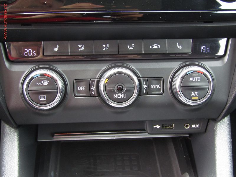 Škoda Octavia (2015) 2.0 TDi, ČR, DSG, bixen - fotka 15 z 21