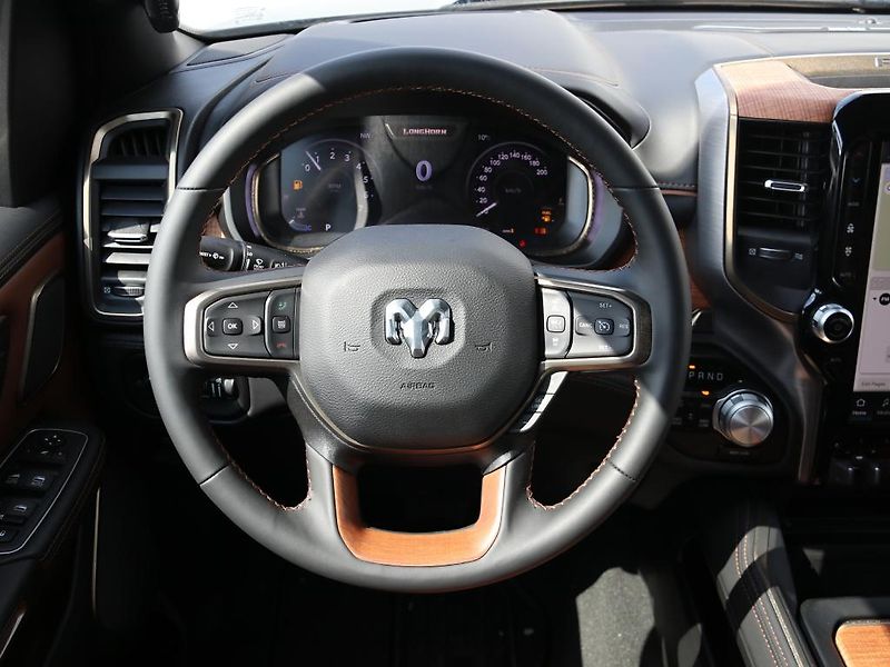RAM 1500 (2024) Longhorn Sport 5.7 V8 Hemi  - fotka 15 z 39