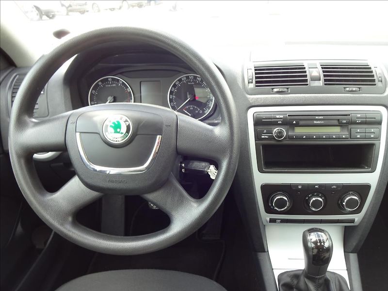 Škoda Octavia II 1,4 TSI 90kW GO MOTORU - fotka 33 z 50