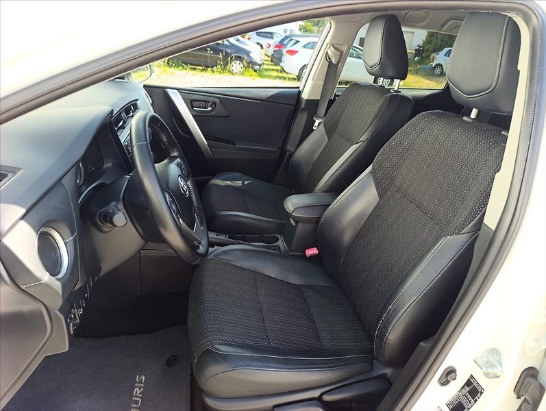 Toyota Auris 1,8 i HYBRID AT KAMERA NAVI - fotka 14 z 39