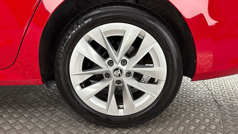 Škoda Octavia 2.0 TDI DSG Style Combi - fotka 19 z 25