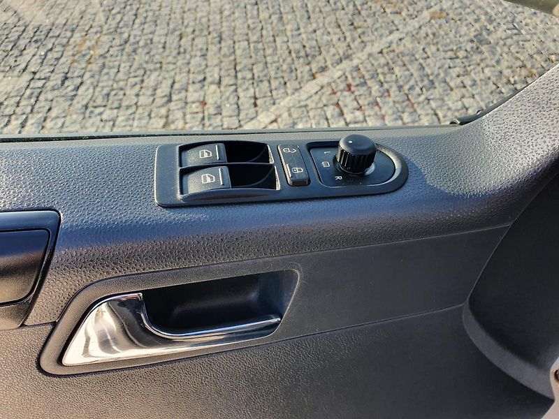 Volkswagen Multivan (2010) 2L 103kw, pěkný stav,  splátky - fotka 20 z 32