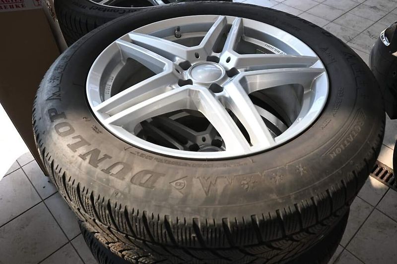 Mercedes-Benz GLC (2021) 2.0 4Matic 9G-TRONIC AMG Line - fotka 38 z 39